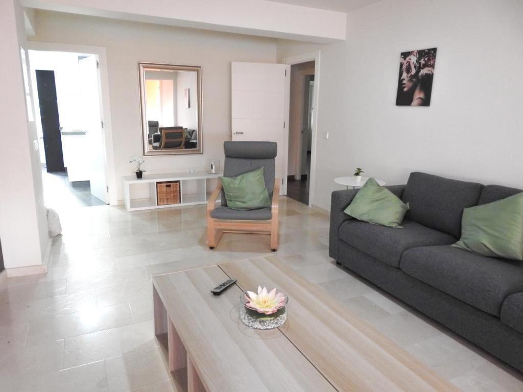 Carihuela Beach Suite Apartment Torremolinos Exterior photo